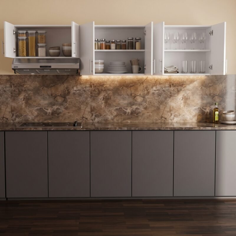 Perspectiva lateral de cocina moderna con anaqueles de cocina aéreos en textura ceniza e iluminación LED, salpicadero de mármol marrón y muebles inferiores en gris oscuro.