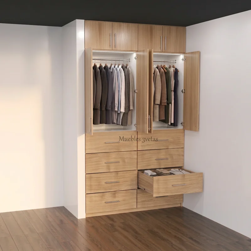Clóset empotrable de madera clara con las puertas centrales abiertas mostrando ropa colgada y un cajón inferior abierto con prendas dobladas, diseño de Muebles 3vetas.