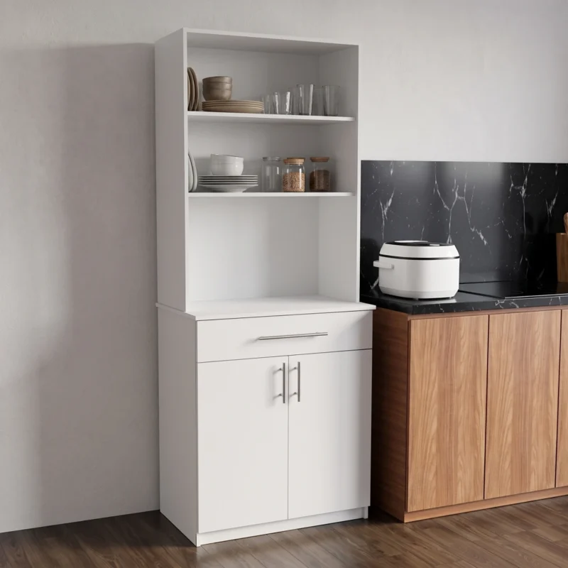 Alacena de cocina en melamina blanco mate con nicho central para microondas, cajón horizontal y dos puertas inferiores con jaladeras tubulares en un ambiente de cocina moderna.